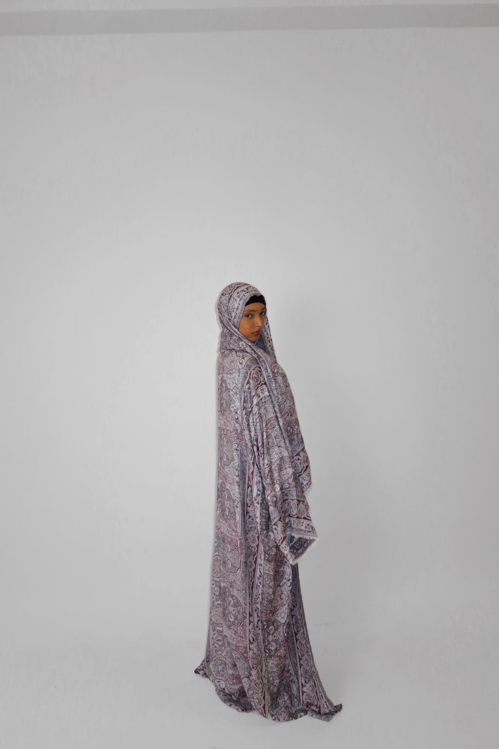 VINTAGE PLUM ABAYA