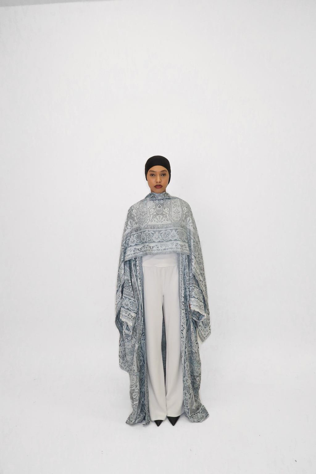 MONOCHROME MUSE ABAYA