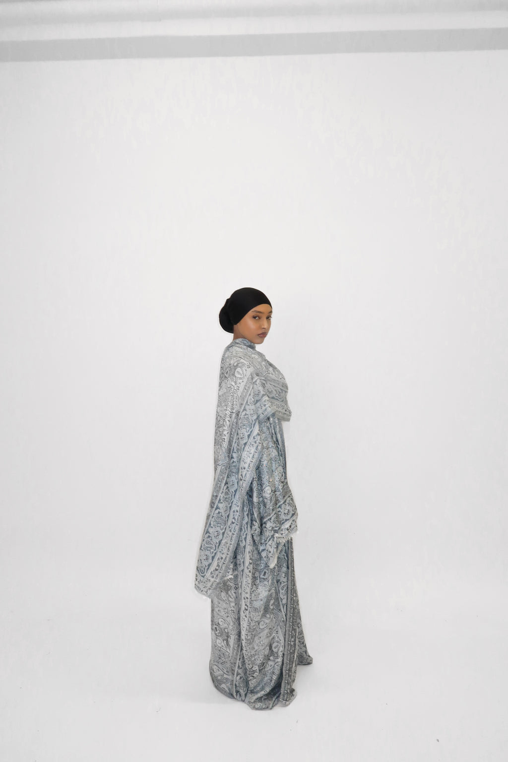 MONOCHROME MUSE ABAYA