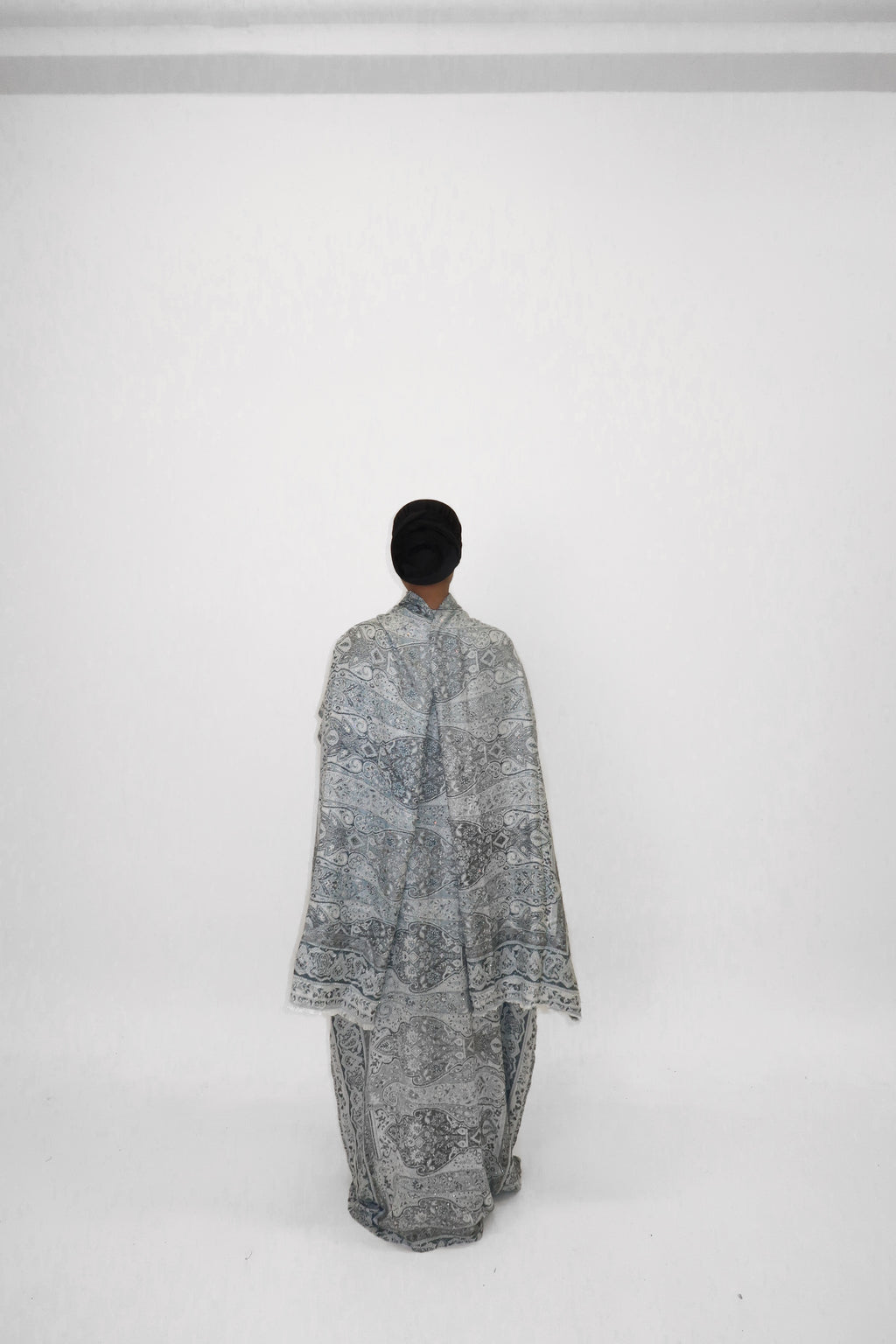 MONOCHROME MUSE ABAYA